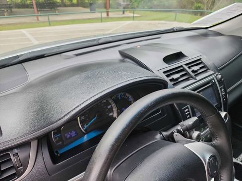 Used 2014 Toyota Camry SE FWD image 19