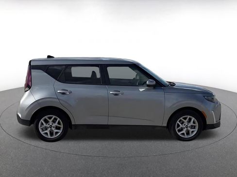 Used 2025 Kia Soul LX w/ LX Technology Package image 16