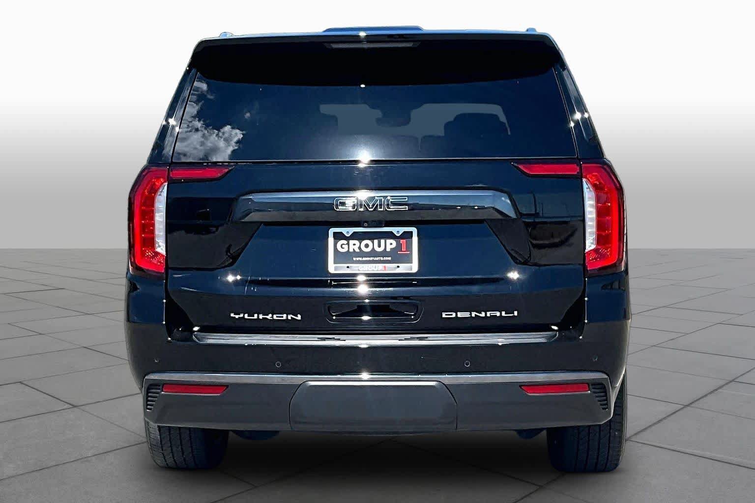 Used 2024 GMC Yukon XL Denali Ultimate AWD/4WD image 5