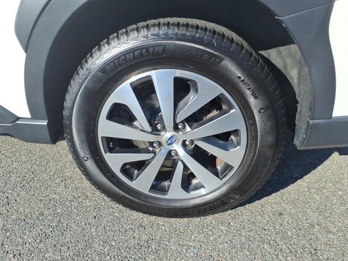 Used 2023 Subaru Outback Premium AWD/4WD image 9