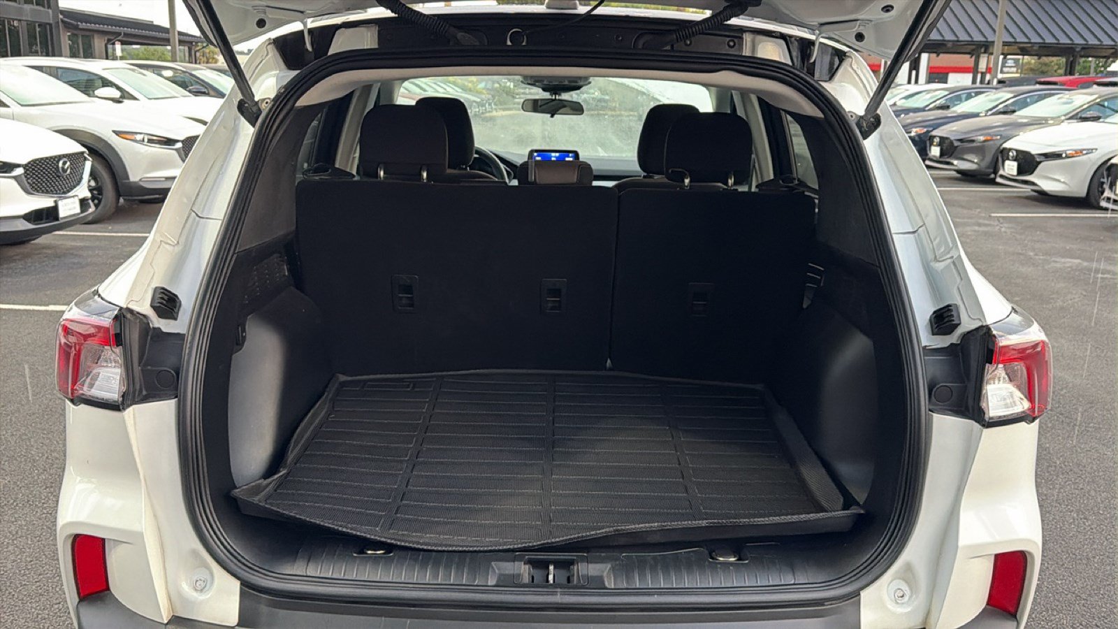 Used 2021 Ford Escape SE w/ SE Sport Appearance Package FWD image 27
