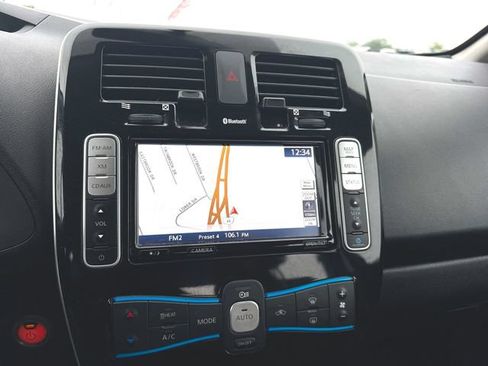 Used 2015 Nissan Leaf FWD image 14