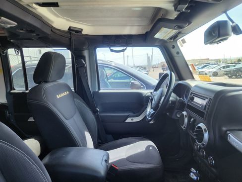 Used 2015 Jeep Wrangler Unlimited Sahara AWD/4WD image 9