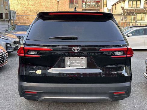 Used 2024 Toyota Grand Highlander Limited image 3