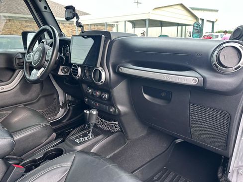Used 2013 Jeep Wrangler Unlimited Sport AWD/4WD image 15