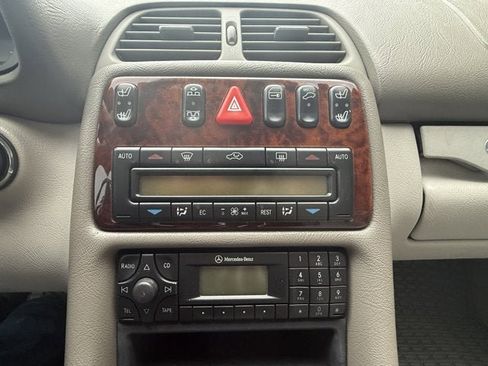 Used 2002 Mercedes-Benz CLK 320 Cabriolet image 20