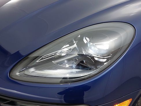 Certified 2026 Porsche Macan image 33