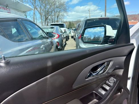 Used 2019 Chevrolet Traverse LT w/ LT Premium Package AWD/4WD image 18