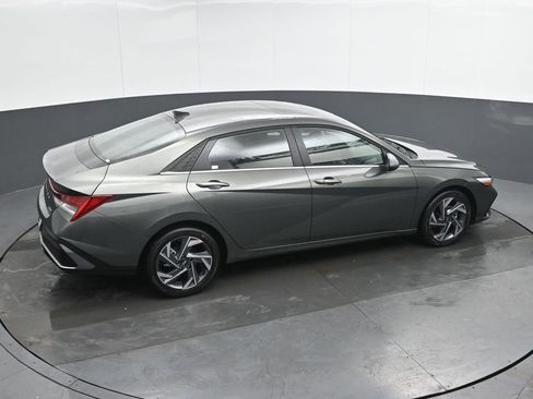 New 2026 Hyundai Elantra Limited image 36