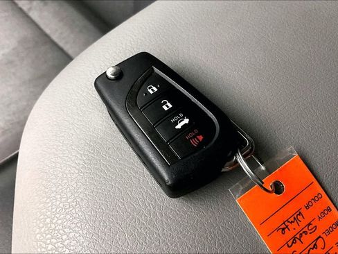 Used 2022 Toyota Camry LE image 12