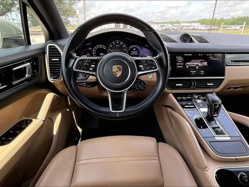 Used 2021 Porsche Cayenne Coupe image 8
