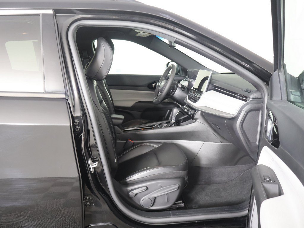 Used 2026 Jeep Compass Limited AWD/4WD image 32