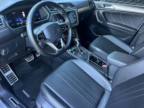 Used 2023 Volkswagen Tiguan SE R-Line image 10