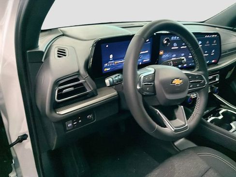 New 2026 Chevrolet Traverse LT image 9