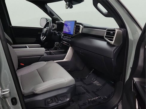 Used 2025 Toyota Tundra Limited AWD/4WD image 15