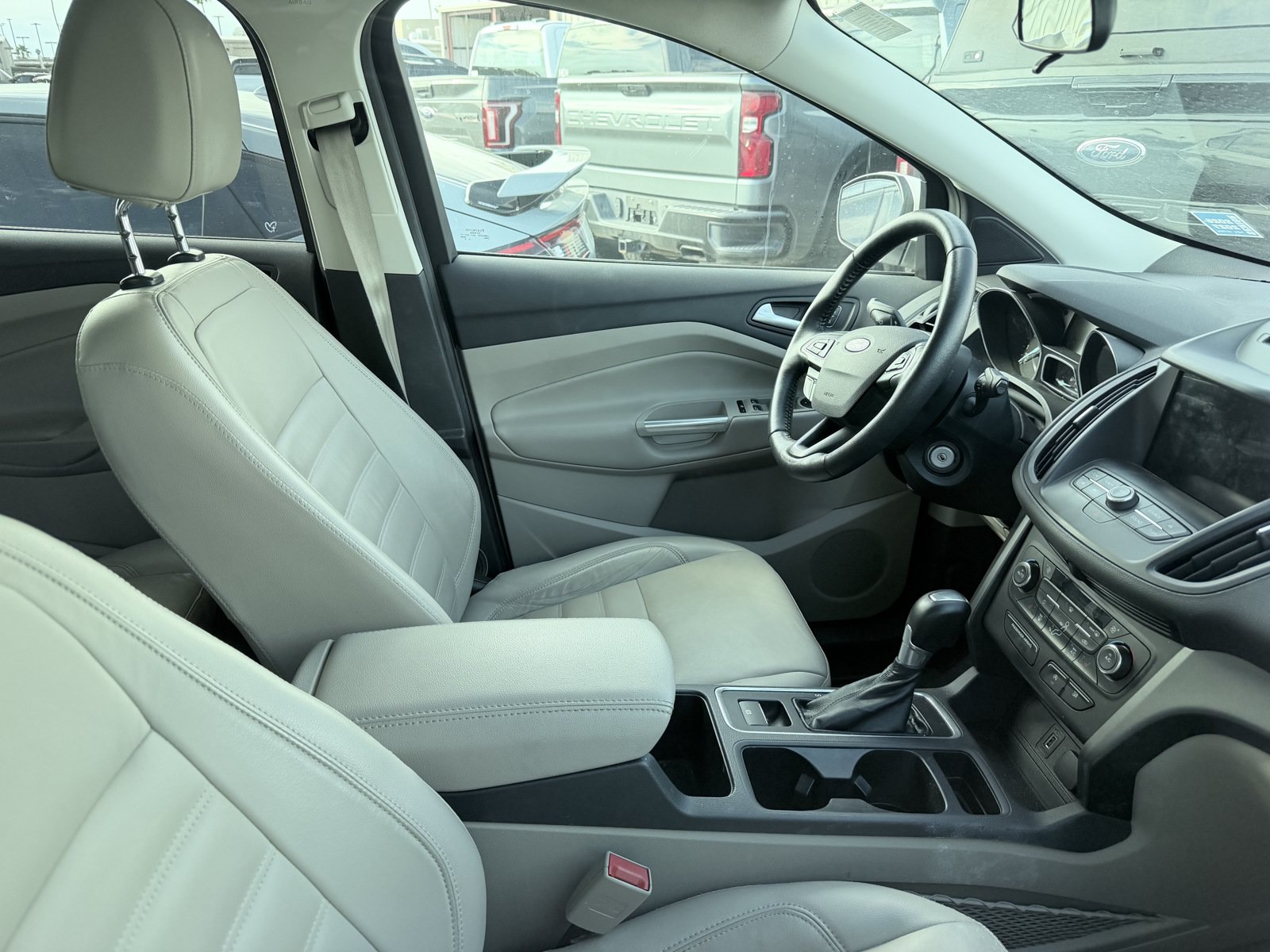 Used 2017 Ford Escape SE w/ SE Leather Comfort Package FWD image 2
