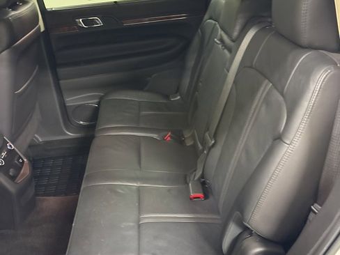 Used 2019 Lincoln MKT AWD image 24