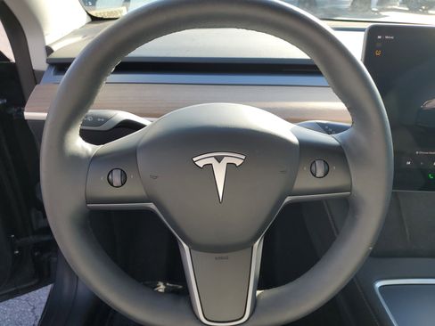 Used 2023 Tesla Model Y Long Range image 22