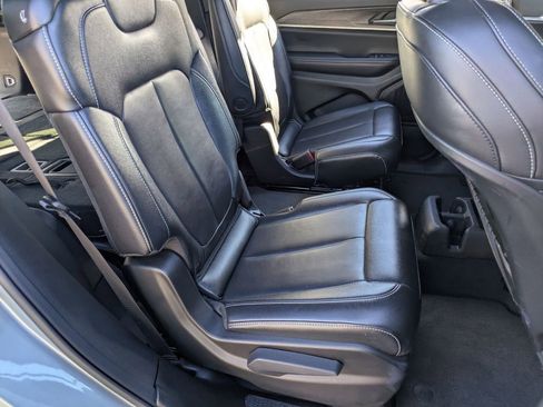 Used 2024 Jeep Grand Cherokee L Limited w/ Luxury Tech Group II image 28