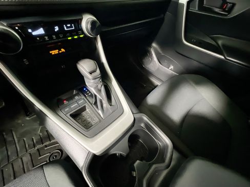 Used 2019 Toyota RAV4 LE FWD image 25