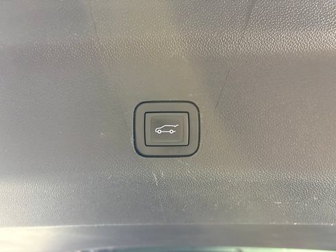 Used 2025 GMC Yukon XL Denali Ultimate AWD/4WD image 34
