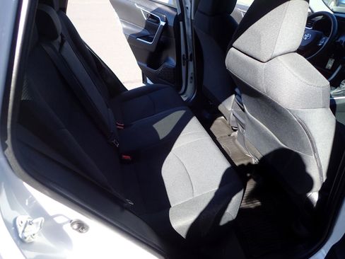 Used 2021 Toyota RAV4 LE image 12
