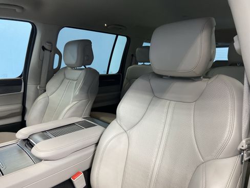 Used 2024 Jeep Wagoneer Series II w/ Flexible Seating Group image 8