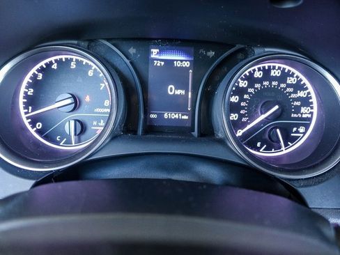 Used 2023 Toyota Camry SE image 3