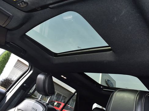 Used 2019 Ford Explorer Platinum image 10