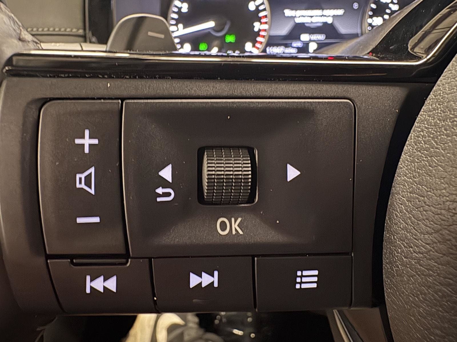 Used 2025 Nissan Pathfinder SL w/ SL Premium Package AWD/4WD image 27