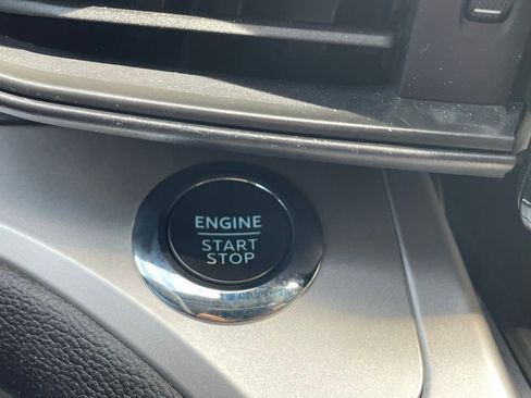 Used 2022 Ford Explorer XLT image 34