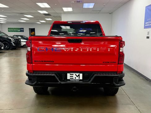 Used 2022 Chevrolet Silverado 1500 Custom Trail Boss w/ LPO, Dark Essentials Package AWD/4WD image 16