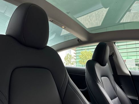 Used 2023 Tesla Model 3 Standard Range RWD image 16