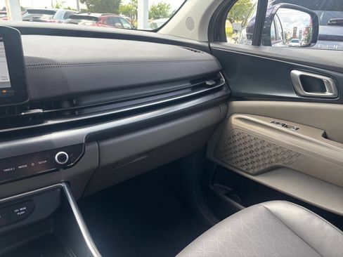 Used 2026 Kia Carnival FWD image 38