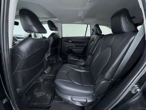 Certified 2024 Toyota Highlander XLE AWD/4WD image 10