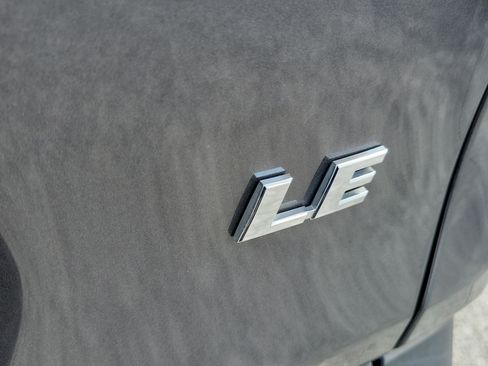 Used 2023 Toyota RAV4 LE FWD image 9