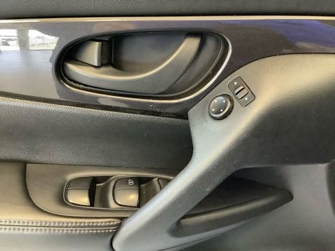 Used 2019 Nissan Rogue S image 11