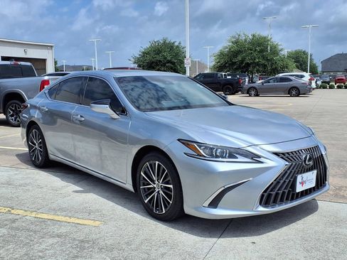 Used 2022 Lexus ES 350 w/ Premium Package FWD image 3