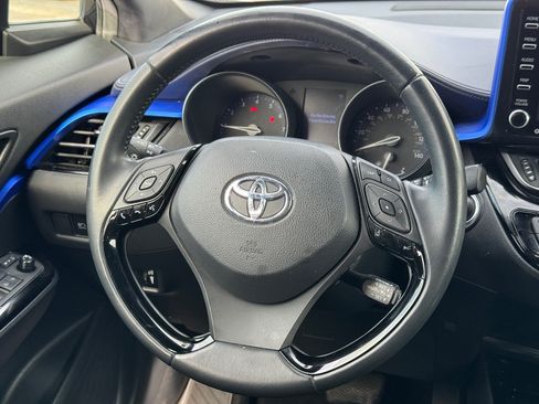 Used 2020 Toyota C-HR XLE FWD image 21