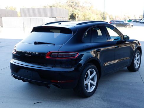 Used 2017 Porsche Macan AWD SPORT UTILITY 4DR WAGON image 9