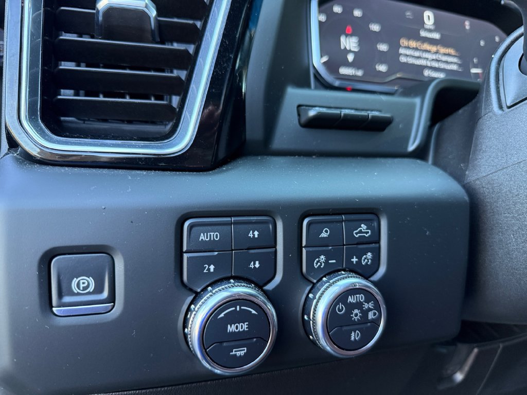 Used 2024 GMC Sierra 2500 Denali Ultimate AWD/4WD image 12