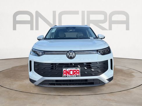 New 2025 Volkswagen Tiguan SE image 3