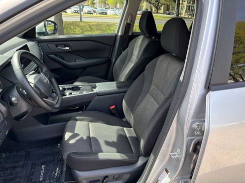 Used 2025 Nissan Rogue SV image 31