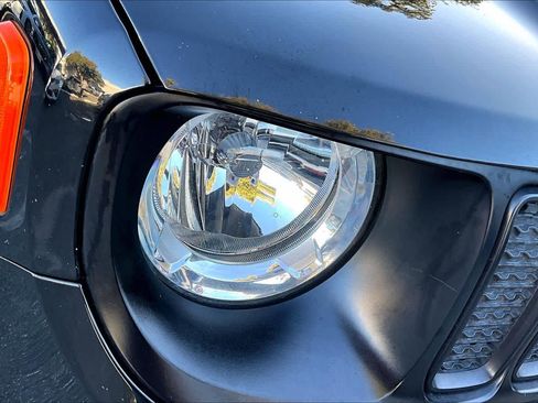 Used 2021 Jeep Renegade Sport image 28