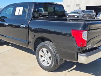 Used 2017 Nissan Titan SV RWD video 3