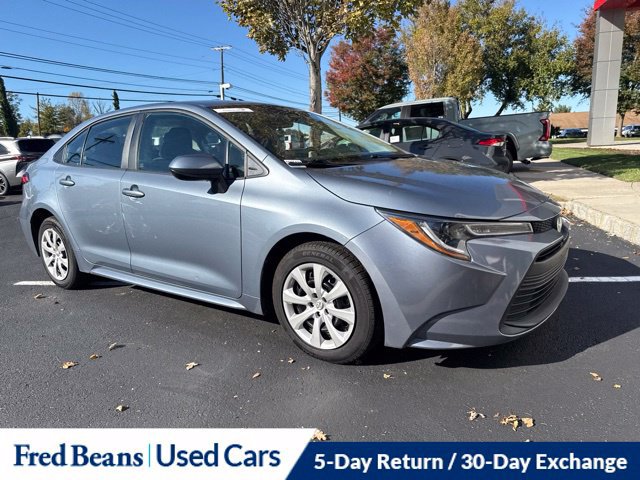 Used 2023 Toyota Corolla LE FWD image 2
