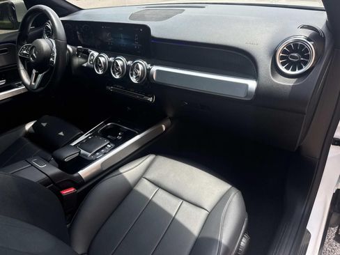 Used 2022 Mercedes-Benz GLB 250 image 14