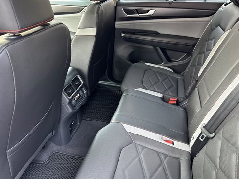 New 2025 Volkswagen Atlas Peak Edition SE image 10