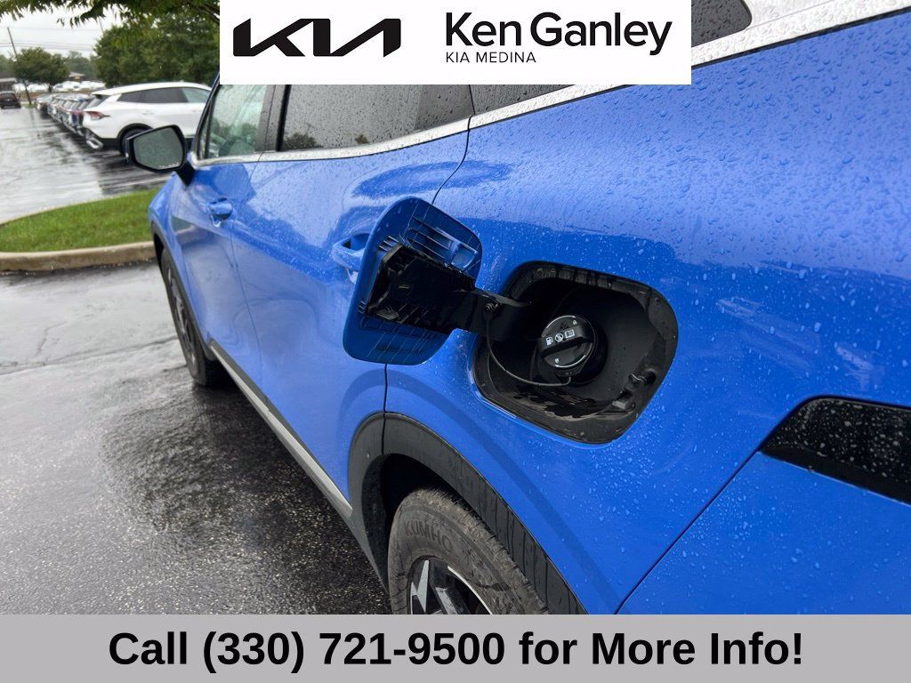 Certified 2026 Kia Sportage EX w/ EX Panorama Roof Package FWD image 48