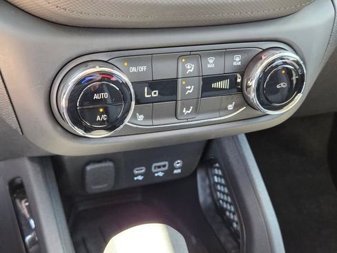 Certified 2023 Chevrolet TrailBlazer LT w/ Convenience Package FWD image 22